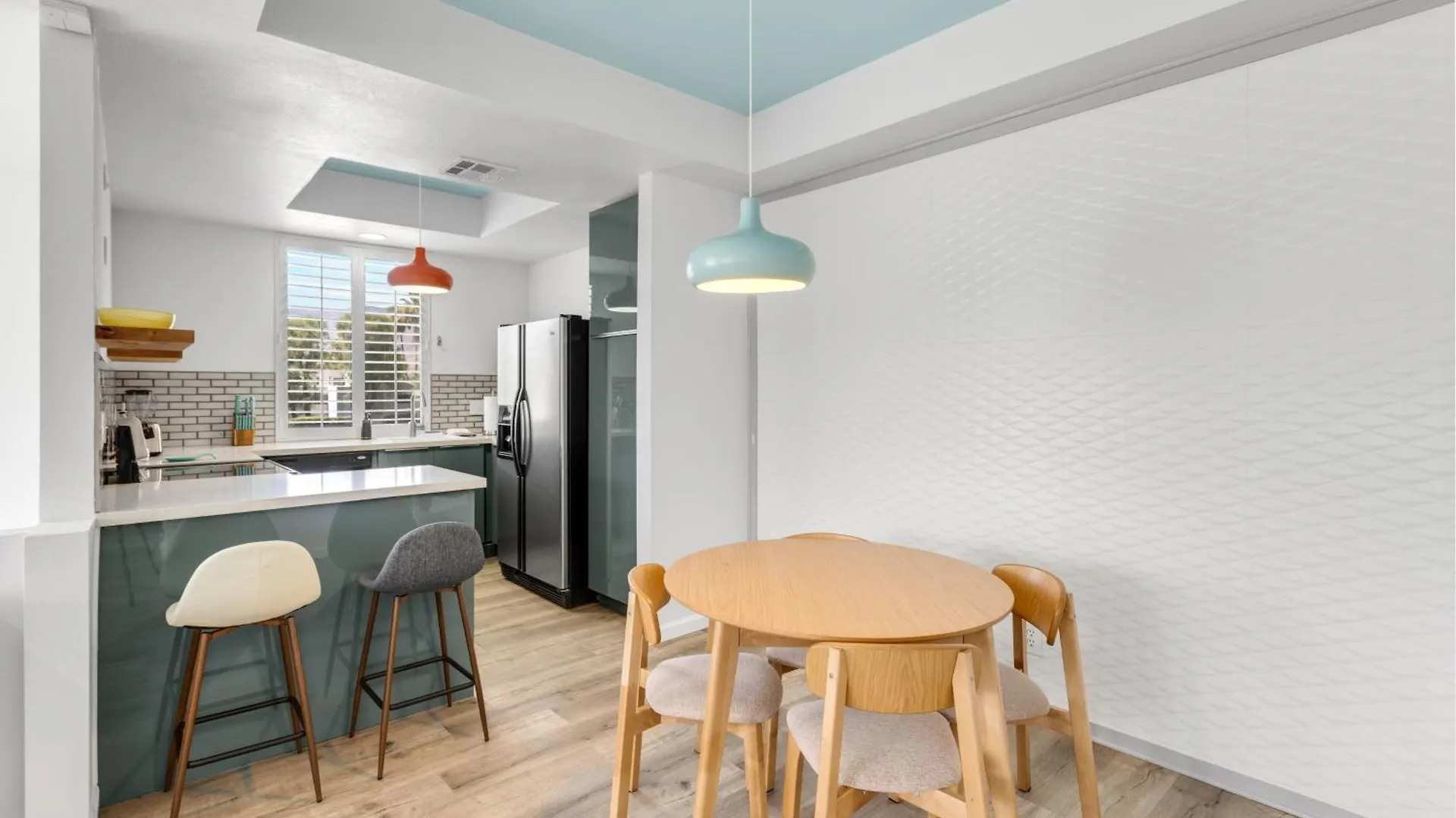 Modern & Uncluttered - A Ryson Property Palm Springs 0*,