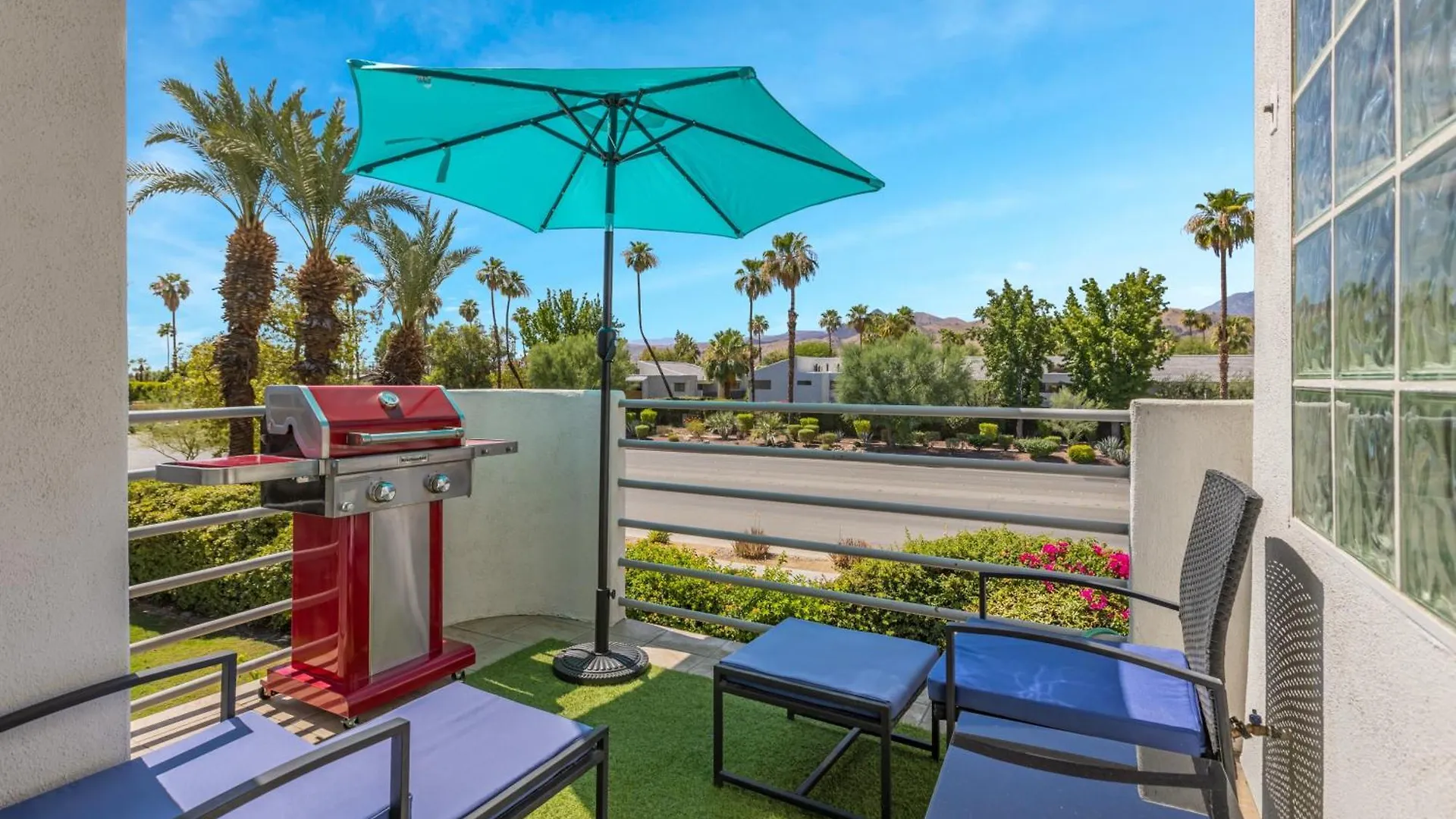 Modern & Uncluttered - A Ryson Property Palm Springs USA
